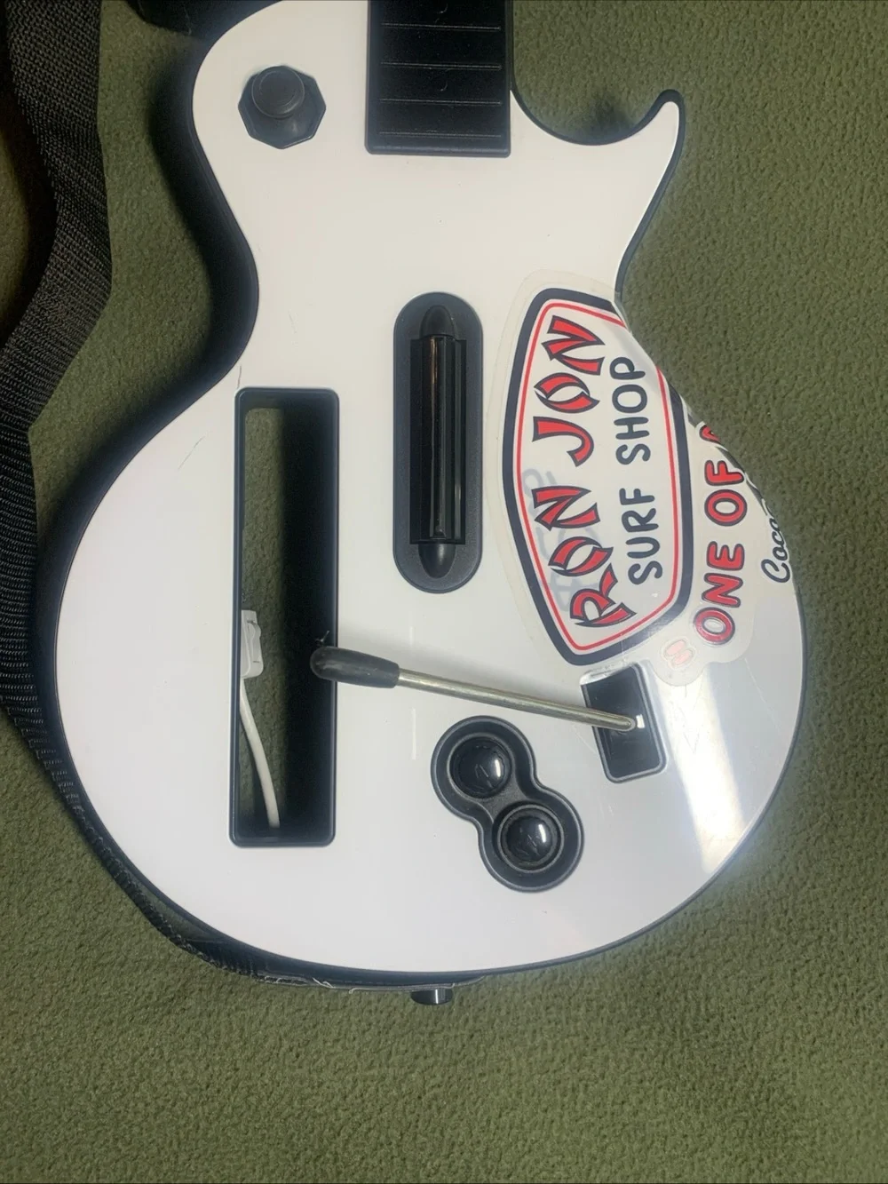 Les Paul controller for Nintendo Wii. Model: 95125.805. Fair condition.